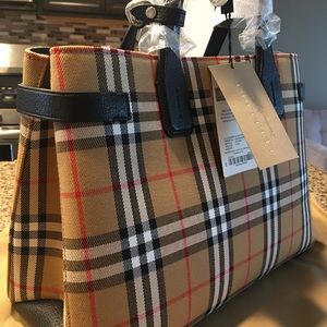 NWT Burberry Medium Vintage Banner